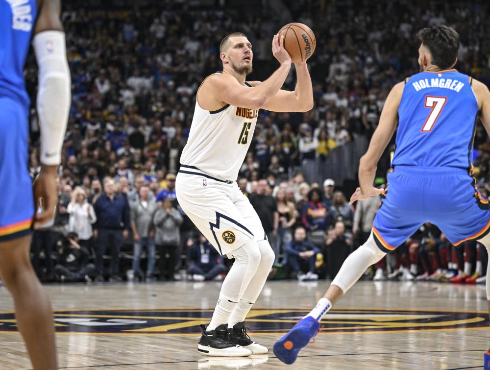 球后露出笑 球后露出笑